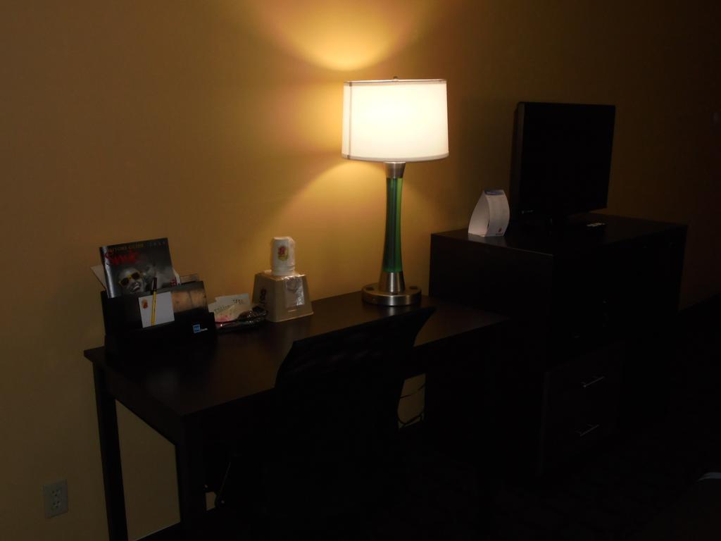 Super 8 By Wyndham Okawville Habitación foto